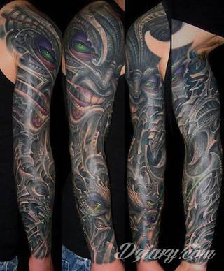 Tatuaże biomechaniczne tworzące swoisty przekrój człowieka. Rozbudzają wyobraźnię pokazując, że pod skórą kryją się nie tylko narządy, ale części mechaniczne. Tatuaże w takiej formie nawiązują trójwymiarem do wizji humanoida - ludzkiego robota. 