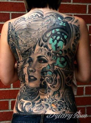 Tatuaże biomechaniczne tworzące swoisty przekrój człowieka. Rozbudzają wyobraźnię pokazując, że pod skórą kryją się nie tylko narządy, ale części mechaniczne. Tatuaże w takiej formie nawiązują trójwymiarem do wizji humanoida - ludzkiego robota. 