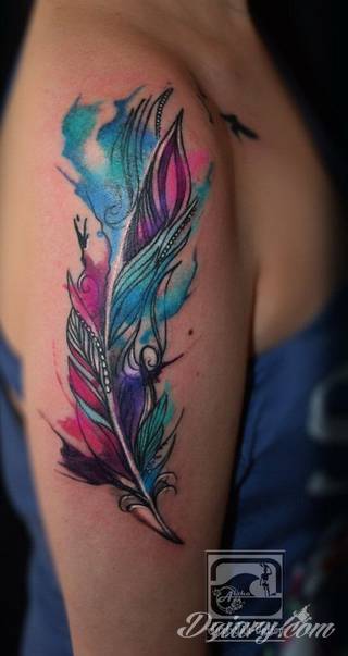 Tatuaże w formie blizny to nie tylko bezpośrednie ich odwzorowanie. Wyobraźnia idzie dalej - tworzy z blizny tatuaże niczym rozsuwane zamki do ludzkiego wnętrza. Propozycja dla tych, którzy szukają we wzorach niebanalności. 