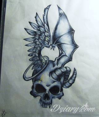 Tatuaże w formie blizny to nie tylko bezpośrednie ich odwzorowanie. Wyobraźnia idzie dalej - tworzy z blizny tatuaże niczym rozsuwane zamki do ludzkiego wnętrza. Propozycja dla tych, którzy szukają we wzorach niebanalności. 