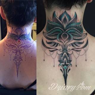 Tatuaże w formie blizny to nie tylko bezpośrednie ich odwzorowanie. Wyobraźnia idzie dalej - tworzy z blizny tatuaże niczym rozsuwane zamki do ludzkiego wnętrza. Propozycja dla tych, którzy szukają we wzorach niebanalności. 