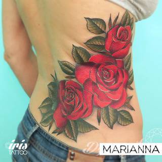 Tatuaże zakrywające; zasłaniające niedoskonałości skóry - znamiona, blizny czy wcześniejsze grafiki. Cover-up to mini-dzieła sztuki, które doskonale dopasowują się do konkretnych warunków na ciele tworząc zwartą, ciekawą całość.