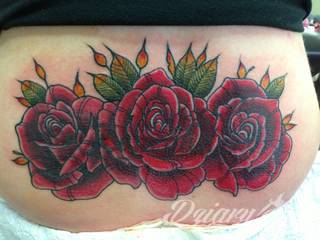 Tatuaże zakrywające; zasłaniające niedoskonałości skóry - znamiona, blizny czy wcześniejsze grafiki. Cover-up to mini-dzieła sztuki, które doskonale dopasowują się do konkretnych warunków na ciele tworząc zwartą, ciekawą całość.