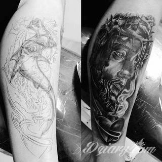 Tatuaże zakrywające; zasłaniające niedoskonałości skóry - znamiona, blizny czy wcześniejsze grafiki. Cover-up to mini-dzieła sztuki, które doskonale dopasowują się do konkretnych warunków na ciele tworząc zwartą, ciekawą całość.