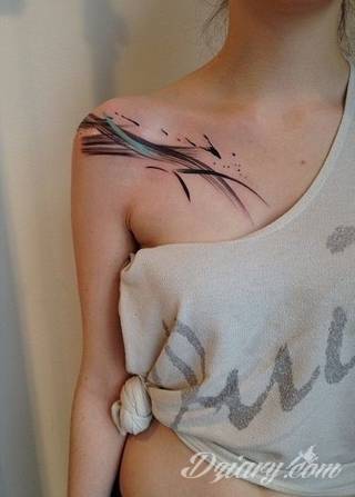 Tatuaże zakrywające; zasłaniające niedoskonałości skóry - znamiona, blizny czy wcześniejsze grafiki. Cover-up to mini-dzieła sztuki, które doskonale dopasowują się do konkretnych warunków na ciele tworząc zwartą, ciekawą całość.