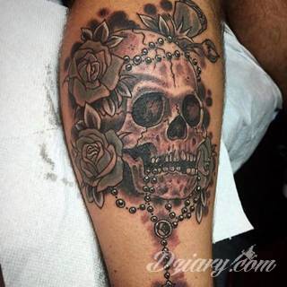 Death is not the end! Tatuaże z czaszkami pokazują dystans do tego, co nieuniknione. Czaszka na skórze ma niejedno oblicze: od wzbudzającego strach po lekko kpiące z otaczającej nas rzeczywistości.