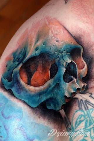 Death is not the end! Tatuaże z czaszkami pokazują dystans do tego, co nieuniknione. Czaszka na skórze ma niejedno oblicze: od wzbudzającego strach po lekko kpiące z otaczającej nas rzeczywistości.
