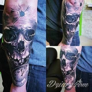 Death is not the end! Tatuaże z czaszkami pokazują dystans do tego, co nieuniknione. Czaszka na skórze ma niejedno oblicze: od wzbudzającego strach po lekko kpiące z otaczającej nas rzeczywistości.