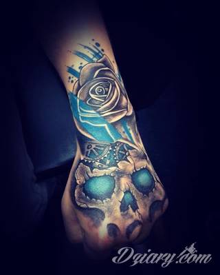 Death is not the end! Tatuaże z czaszkami pokazują dystans do tego, co nieuniknione. Czaszka na skórze ma niejedno oblicze: od wzbudzającego strach po lekko kpiące z otaczającej nas rzeczywistości.