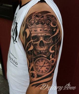 Death is not the end! Tatuaże z czaszkami pokazują dystans do tego, co nieuniknione. Czaszka na skórze ma niejedno oblicze: od wzbudzającego strach po lekko kpiące z otaczającej nas rzeczywistości.