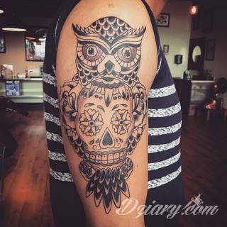 Death is not the end! Tatuaże z czaszkami pokazują dystans do tego, co nieuniknione. Czaszka na skórze ma niejedno oblicze: od wzbudzającego strach po lekko kpiące z otaczającej nas rzeczywistości.