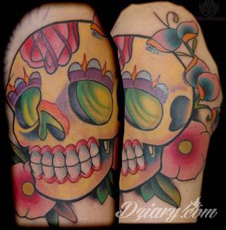 Death is not the end! Tatuaże z czaszkami pokazują dystans do tego, co nieuniknione. Czaszka na skórze ma niejedno oblicze: od wzbudzającego strach po lekko kpiące z otaczającej nas rzeczywistości.