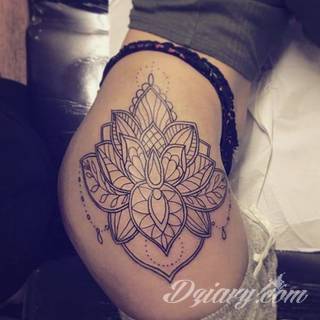 Tatuaże dla kobiet - damskie tatuaże. Delikatne i subtelne, ale też zadziorne, podkreślające charakter. Kobiece tatuaże ze smakiem i o niebanalnej formie graficznej pozwalające na ekspozycję w dowolnym miejscu ciała. 