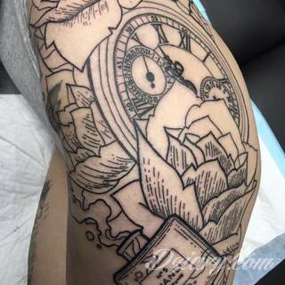 Tatuaże dla kobiet - damskie tatuaże. Delikatne i subtelne, ale też zadziorne, podkreślające charakter. Kobiece tatuaże ze smakiem i o niebanalnej formie graficznej pozwalające na ekspozycję w dowolnym miejscu ciała. 