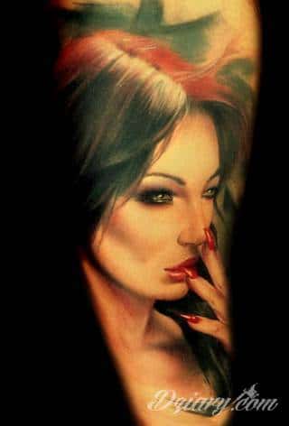 Tatuaże dla kobiet - damskie tatuaże. Delikatne i subtelne, ale też zadziorne, podkreślające charakter. Kobiece tatuaże ze smakiem i o niebanalnej formie graficznej pozwalające na ekspozycję w dowolnym miejscu ciała. 
