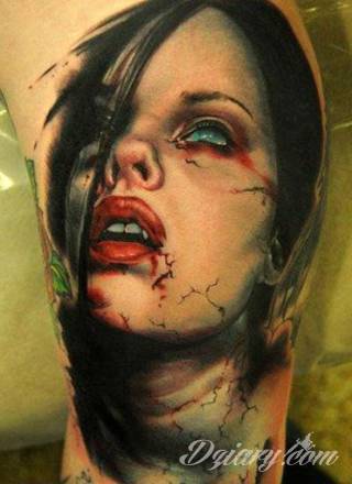 Tatuaże dla kobiet - damskie tatuaże. Delikatne i subtelne, ale też zadziorne, podkreślające charakter. Kobiece tatuaże ze smakiem i o niebanalnej formie graficznej pozwalające na ekspozycję w dowolnym miejscu ciała. 