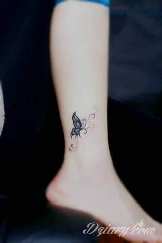 Tatuaże dla kobiet - damskie tatuaże. Delikatne i subtelne, ale też zadziorne, podkreślające charakter. Kobiece tatuaże ze smakiem i o niebanalnej formie graficznej pozwalające na ekspozycję w dowolnym miejscu ciała. 