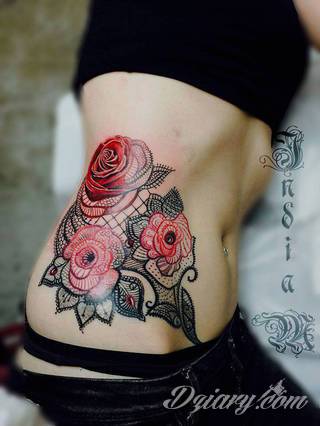 Tatuaże dla kobiet - damskie tatuaże. Delikatne i subtelne, ale też zadziorne, podkreślające charakter. Kobiece tatuaże ze smakiem i o niebanalnej formie graficznej pozwalające na ekspozycję w dowolnym miejscu ciała. 