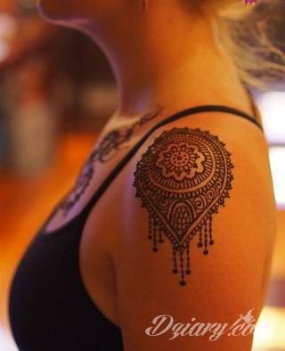 Tatuaże dla kobiet - damskie tatuaże. Delikatne i subtelne, ale też zadziorne, podkreślające charakter. Kobiece tatuaże ze smakiem i o niebanalnej formie graficznej pozwalające na ekspozycję w dowolnym miejscu ciała. 