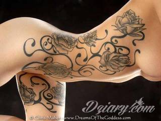 Tatuaże dla kobiet - damskie tatuaże. Delikatne i subtelne, ale też zadziorne, podkreślające charakter. Kobiece tatuaże ze smakiem i o niebanalnej formie graficznej pozwalające na ekspozycję w dowolnym miejscu ciała. 