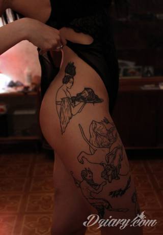 Tatuaże dla kobiet - damskie tatuaże. Delikatne i subtelne, ale też zadziorne, podkreślające charakter. Kobiece tatuaże ze smakiem i o niebanalnej formie graficznej pozwalające na ekspozycję w dowolnym miejscu ciała. 