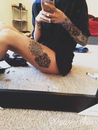 Tatuaże dla kobiet - damskie tatuaże. Delikatne i subtelne, ale też zadziorne, podkreślające charakter. Kobiece tatuaże ze smakiem i o niebanalnej formie graficznej pozwalające na ekspozycję w dowolnym miejscu ciała. 