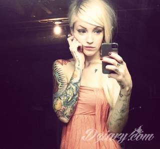 Tatuaże dla kobiet - damskie tatuaże. Delikatne i subtelne, ale też zadziorne, podkreślające charakter. Kobiece tatuaże ze smakiem i o niebanalnej formie graficznej pozwalające na ekspozycję w dowolnym miejscu ciała. 