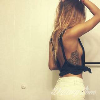 Tatuaże dla kobiet - damskie tatuaże. Delikatne i subtelne, ale też zadziorne, podkreślające charakter. Kobiece tatuaże ze smakiem i o niebanalnej formie graficznej pozwalające na ekspozycję w dowolnym miejscu ciała. 