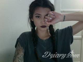 Tatuaże dla kobiet - damskie tatuaże. Delikatne i subtelne, ale też zadziorne, podkreślające charakter. Kobiece tatuaże ze smakiem i o niebanalnej formie graficznej pozwalające na ekspozycję w dowolnym miejscu ciała. 