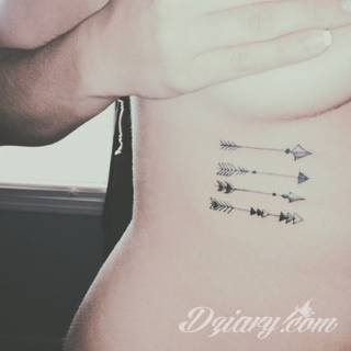 Tatuaże dla kobiet - damskie tatuaże. Delikatne i subtelne, ale też zadziorne, podkreślające charakter. Kobiece tatuaże ze smakiem i o niebanalnej formie graficznej pozwalające na ekspozycję w dowolnym miejscu ciała. 