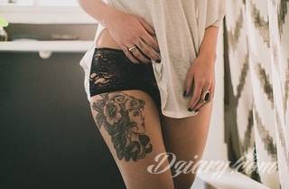 Tatuaże dla kobiet - damskie tatuaże. Delikatne i subtelne, ale też zadziorne, podkreślające charakter. Kobiece tatuaże ze smakiem i o niebanalnej formie graficznej pozwalające na ekspozycję w dowolnym miejscu ciała. 
