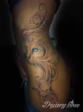 Tatuaże dla kobiet - damskie tatuaże. Delikatne i subtelne, ale też zadziorne, podkreślające charakter. Kobiece tatuaże ze smakiem i o niebanalnej formie graficznej pozwalające na ekspozycję w dowolnym miejscu ciała. 