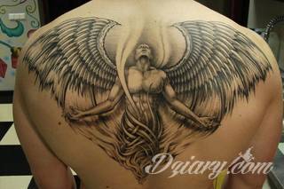 Tatuaże dla mężczyzn powinny być męskie, mocne, odważne. Pobudzają wyobraźnię, przekraczają granice. Symbolizują harmonię, ale i podkreślają gotowość na wszystko - tatuaż dla chłopaka czy mężczyzny to przede wszystkim pomysł. 