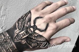 Tatuaże dla mężczyzn powinny być męskie, mocne, odważne. Pobudzają wyobraźnię, przekraczają granice. Symbolizują harmonię, ale i podkreślają gotowość na wszystko - tatuaż dla chłopaka czy mężczyzny to przede wszystkim pomysł. 