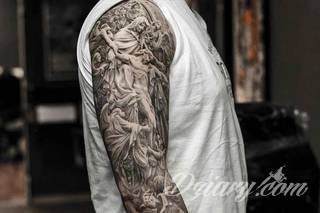 Tatuaże dla mężczyzn powinny być męskie, mocne, odważne. Pobudzają wyobraźnię, przekraczają granice. Symbolizują harmonię, ale i podkreślają gotowość na wszystko - tatuaż dla chłopaka czy mężczyzny to przede wszystkim pomysł. 