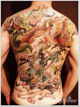 Tatuaże dla mężczyzn powinny być męskie, mocne, odważne. Pobudzają wyobraźnię, przekraczają granice. Symbolizują harmonię, ale i podkreślają gotowość na wszystko - tatuaż dla chłopaka czy mężczyzny to przede wszystkim pomysł. 