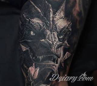 Tatuaże dla mężczyzn powinny być męskie, mocne, odważne. Pobudzają wyobraźnię, przekraczają granice. Symbolizują harmonię, ale i podkreślają gotowość na wszystko - tatuaż dla chłopaka czy mężczyzny to przede wszystkim pomysł. 