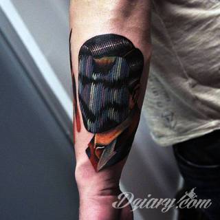 Tatuaże dla mężczyzn powinny być męskie, mocne, odważne. Pobudzają wyobraźnię, przekraczają granice. Symbolizują harmonię, ale i podkreślają gotowość na wszystko - tatuaż dla chłopaka czy mężczyzny to przede wszystkim pomysł. 