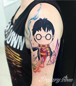 Tatuaże dla mężczyzn powinny być męskie, mocne, odważne. Pobudzają wyobraźnię, przekraczają granice. Symbolizują harmonię, ale i podkreślają gotowość na wszystko - tatuaż dla chłopaka czy mężczyzny to przede wszystkim pomysł. 