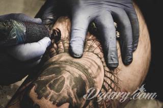 Tatuaże dla mężczyzn powinny być męskie, mocne, odważne. Pobudzają wyobraźnię, przekraczają granice. Symbolizują harmonię, ale i podkreślają gotowość na wszystko - tatuaż dla chłopaka czy mężczyzny to przede wszystkim pomysł. 