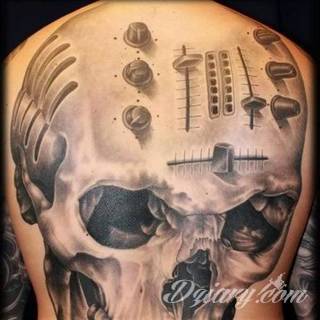 Tatuaże dla mężczyzn powinny być męskie, mocne, odważne. Pobudzają wyobraźnię, przekraczają granice. Symbolizują harmonię, ale i podkreślają gotowość na wszystko - tatuaż dla chłopaka czy mężczyzny to przede wszystkim pomysł. 