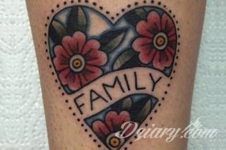 Tatuaże dla mężczyzn powinny być męskie, mocne, odważne. Pobudzają wyobraźnię, przekraczają granice. Symbolizują harmonię, ale i podkreślają gotowość na wszystko - tatuaż dla chłopaka czy mężczyzny to przede wszystkim pomysł. 