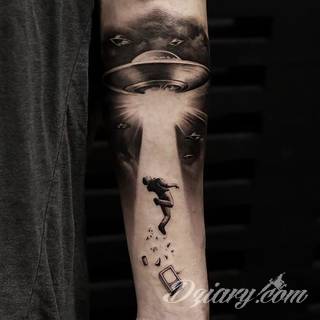 Tatuaże dla mężczyzn powinny być męskie, mocne, odważne. Pobudzają wyobraźnię, przekraczają granice. Symbolizują harmonię, ale i podkreślają gotowość na wszystko - tatuaż dla chłopaka czy mężczyzny to przede wszystkim pomysł. 