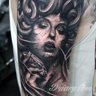 Tatuaże dla mężczyzn powinny być męskie, mocne, odważne. Pobudzają wyobraźnię, przekraczają granice. Symbolizują harmonię, ale i podkreślają gotowość na wszystko - tatuaż dla chłopaka czy mężczyzny to przede wszystkim pomysł. 