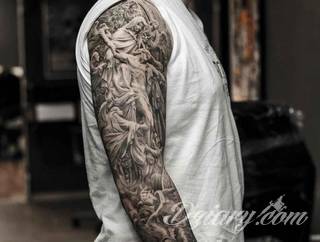 Tatuaże dla mężczyzn powinny być męskie, mocne, odważne. Pobudzają wyobraźnię, przekraczają granice. Symbolizują harmonię, ale i podkreślają gotowość na wszystko - tatuaż dla chłopaka czy mężczyzny to przede wszystkim pomysł. 