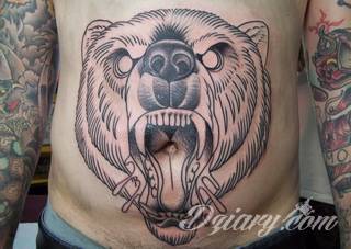 Tatuaże dla mężczyzn powinny być męskie, mocne, odważne. Pobudzają wyobraźnię, przekraczają granice. Symbolizują harmonię, ale i podkreślają gotowość na wszystko - tatuaż dla chłopaka czy mężczyzny to przede wszystkim pomysł. 