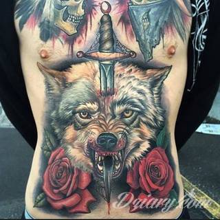 Tatuaże dla mężczyzn powinny być męskie, mocne, odważne. Pobudzają wyobraźnię, przekraczają granice. Symbolizują harmonię, ale i podkreślają gotowość na wszystko - tatuaż dla chłopaka czy mężczyzny to przede wszystkim pomysł. 