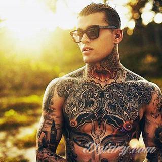 Tatuaże dla mężczyzn powinny być męskie, mocne, odważne. Pobudzają wyobraźnię, przekraczają granice. Symbolizują harmonię, ale i podkreślają gotowość na wszystko - tatuaż dla chłopaka czy mężczyzny to przede wszystkim pomysł. 