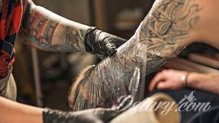 Tatuaże dla mężczyzn powinny być męskie, mocne, odważne. Pobudzają wyobraźnię, przekraczają granice. Symbolizują harmonię, ale i podkreślają gotowość na wszystko - tatuaż dla chłopaka czy mężczyzny to przede wszystkim pomysł. 