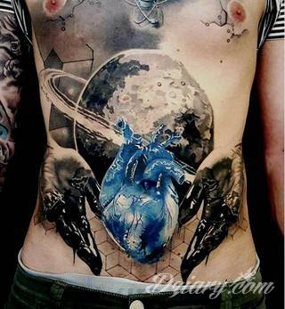 Tatuaże dla mężczyzn powinny być męskie, mocne, odważne. Pobudzają wyobraźnię, przekraczają granice. Symbolizują harmonię, ale i podkreślają gotowość na wszystko - tatuaż dla chłopaka czy mężczyzny to przede wszystkim pomysł. 